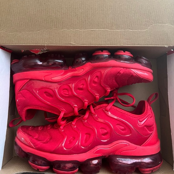 nike vapor max triple red